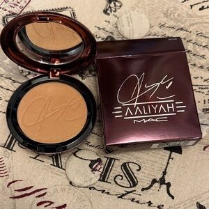 MAC Cosmetics Aaliyah Bronzing Powder - Rich Tan